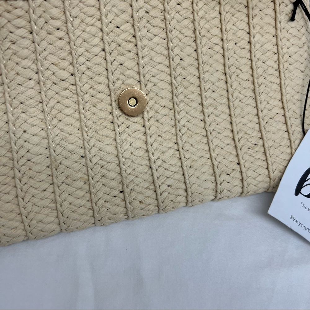 NWT BTB Los Angeles “MRS” straw clutch. - Picture 5 of 5